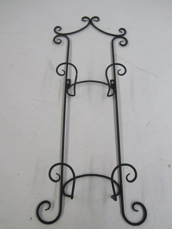 Metal Decorative Plate Holder
