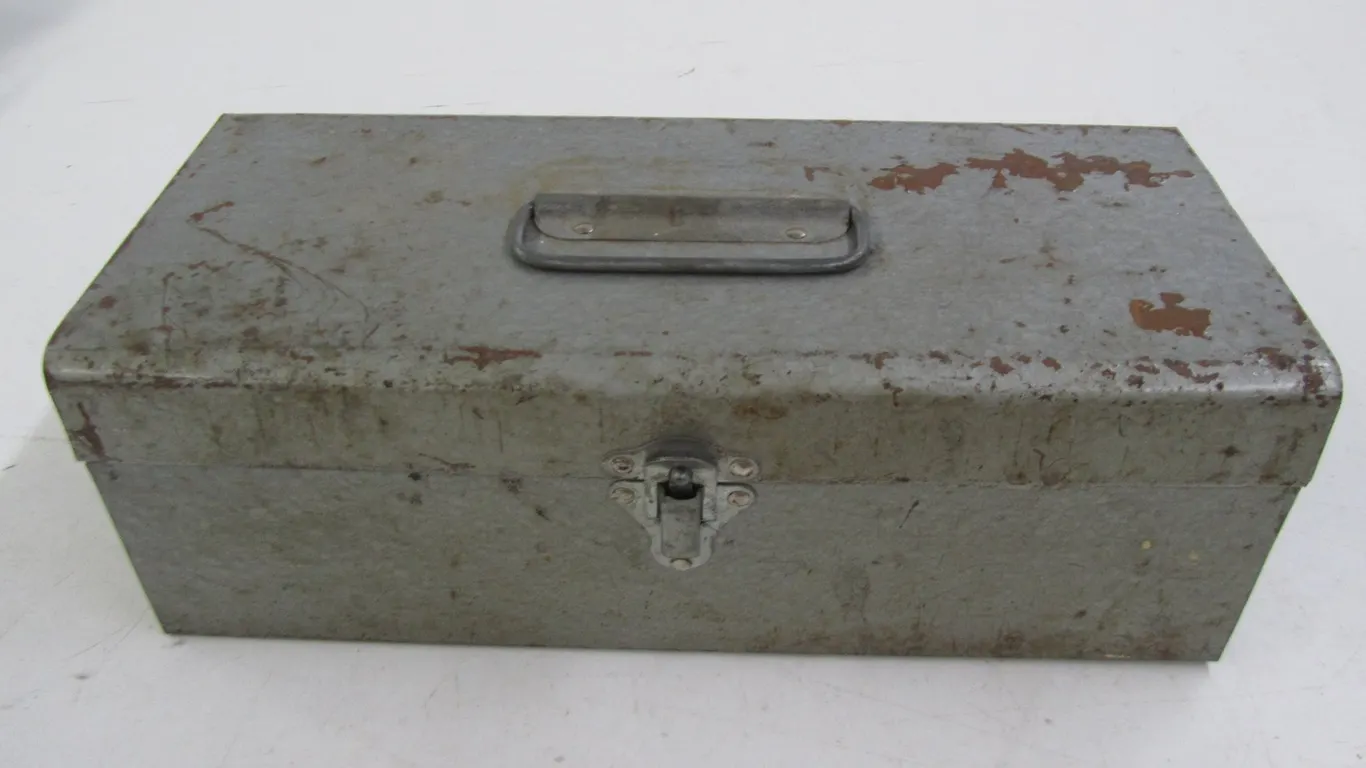 12" Tool Box w/Rivet Gun And Rivets