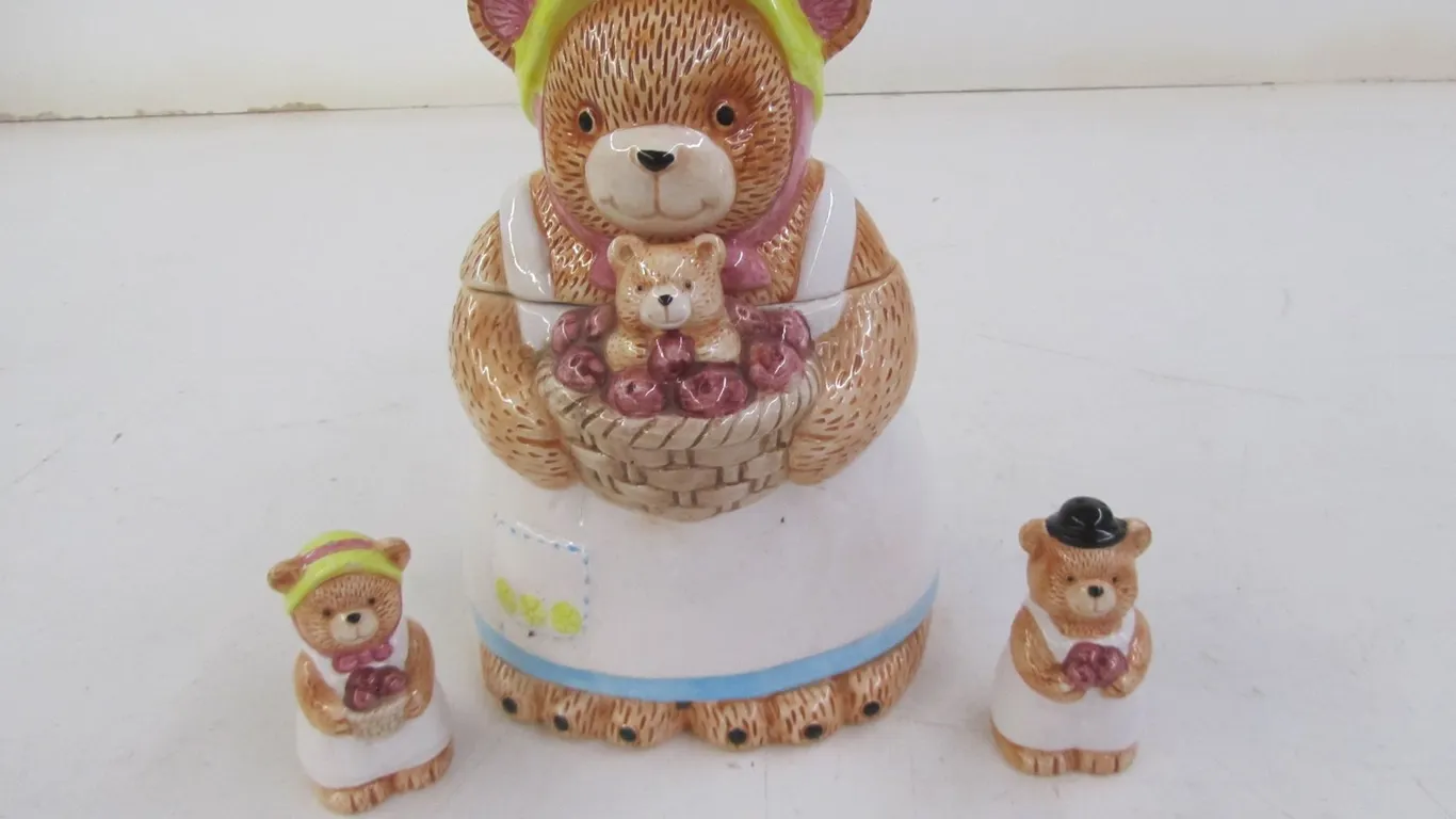 Ceramic Cookie Jar And Matching Salt & Pepper Set