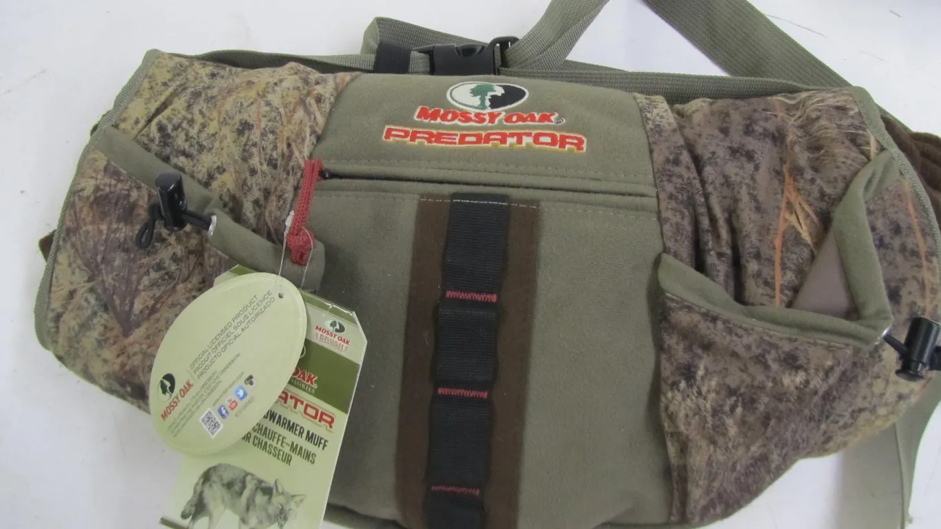 Mossy Oak Predator Hunter's Handwarmer Muff