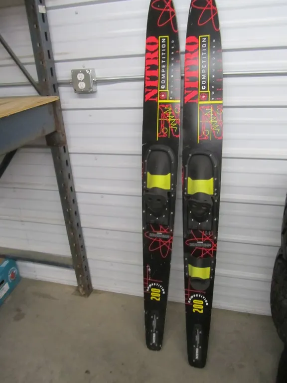 Pair Of Nitro Competition 200 Water Skis