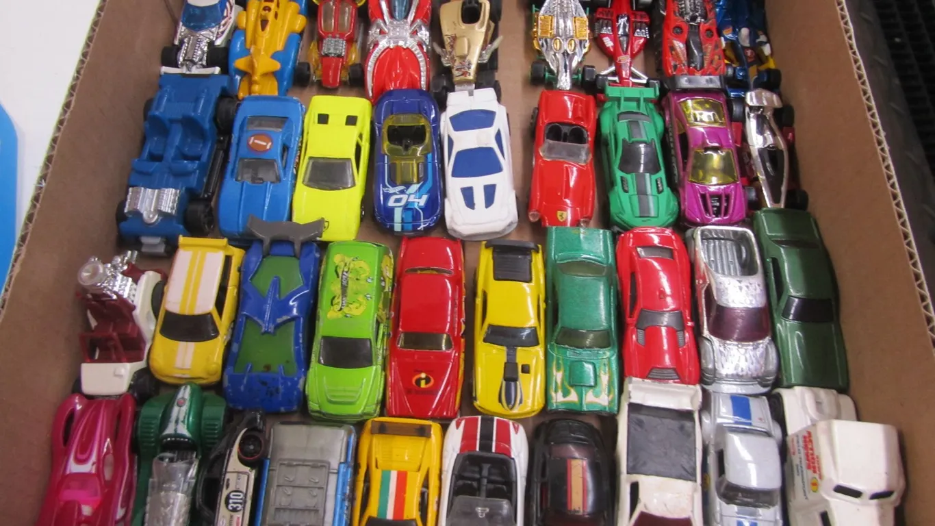 Flat Of Assorted 1:64 Scale Die Cast Cars