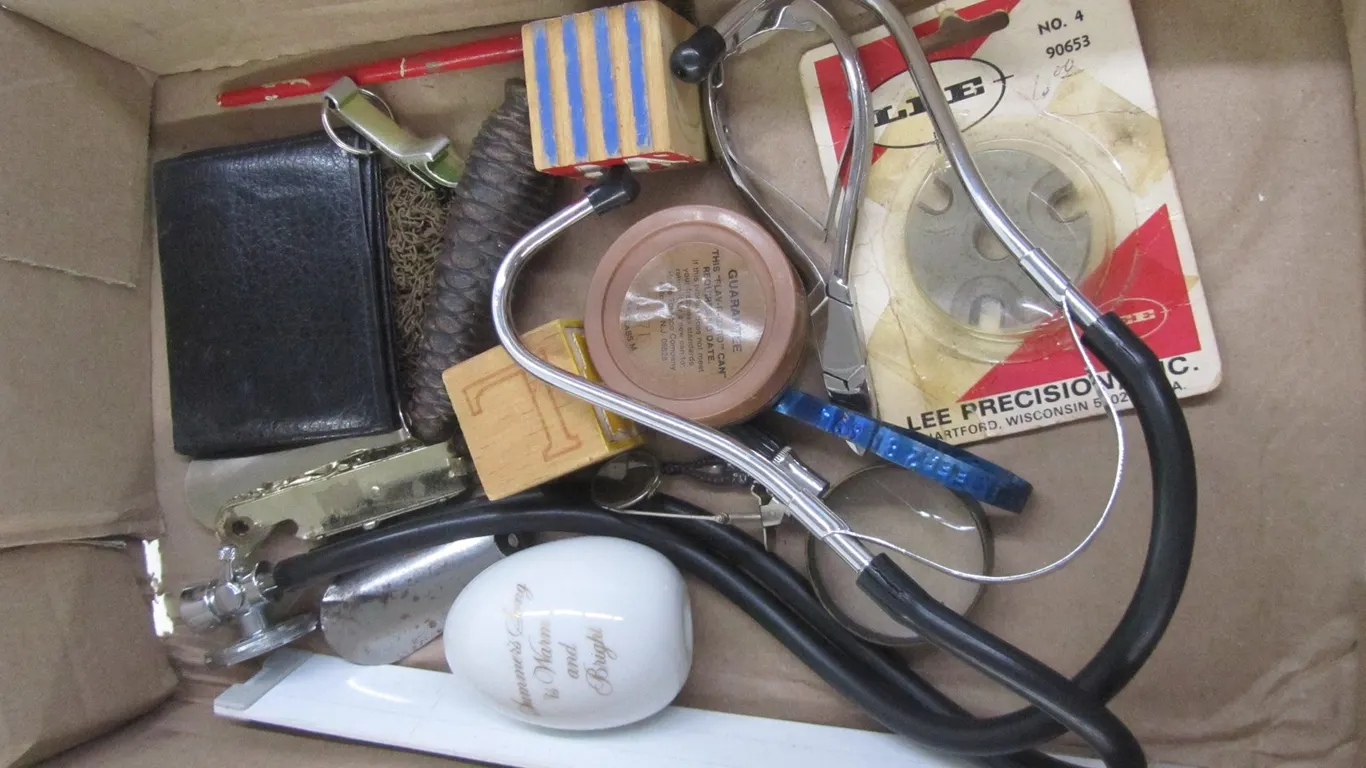 Flat Of Miscellaneous Items