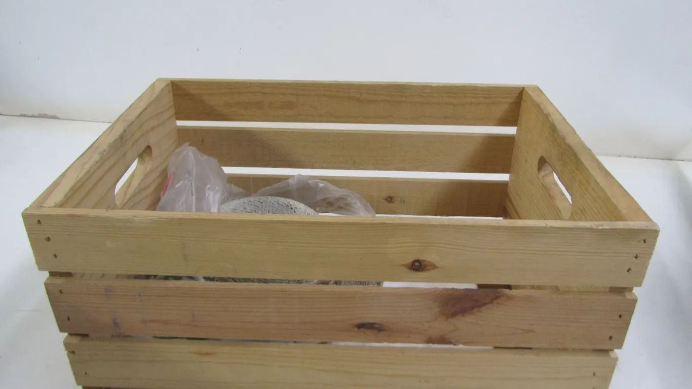 Painting Canvas, Picture Frame, Hat Decoration, And 18" x 12.5" x 9.5" Crate