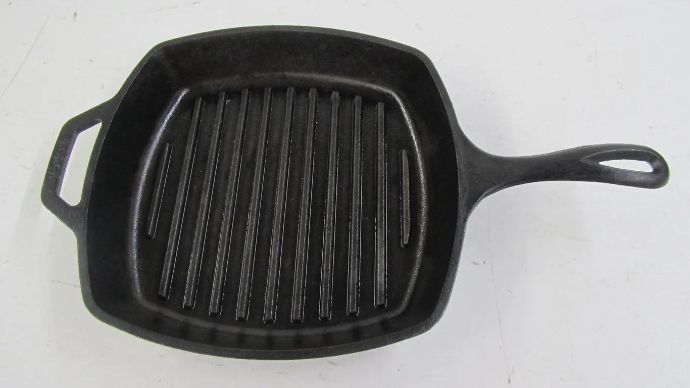 Lodge #4 Cast Iron 10" Grill Pan