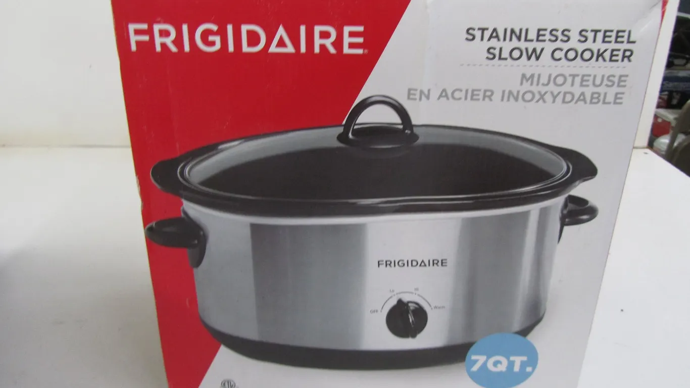 Frigidaire 7 Qt. Stainless Steel Slow Cooker
