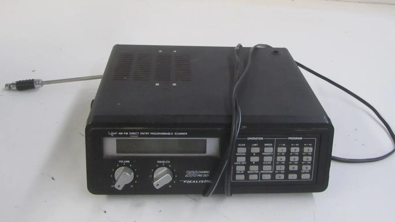 Realistic UVHF AM-FM Direct Entry Programmable Scanner
