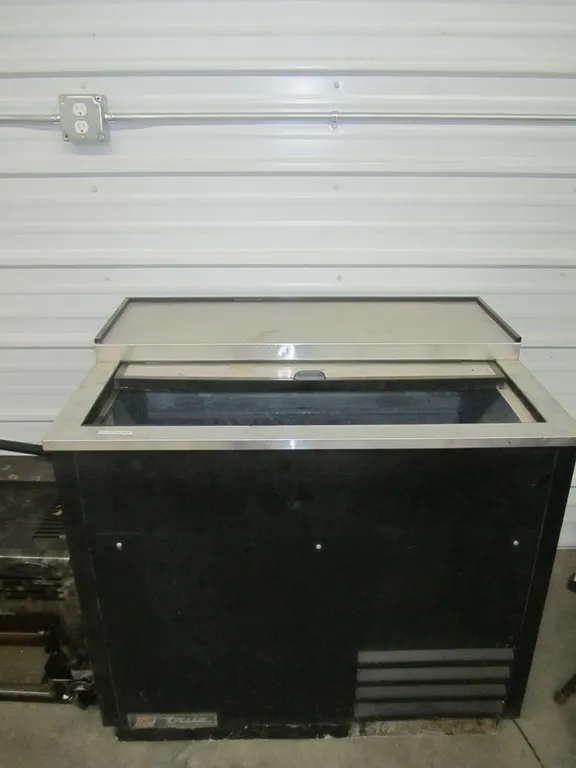 True MFG. Co. Refrigerated Cabinet