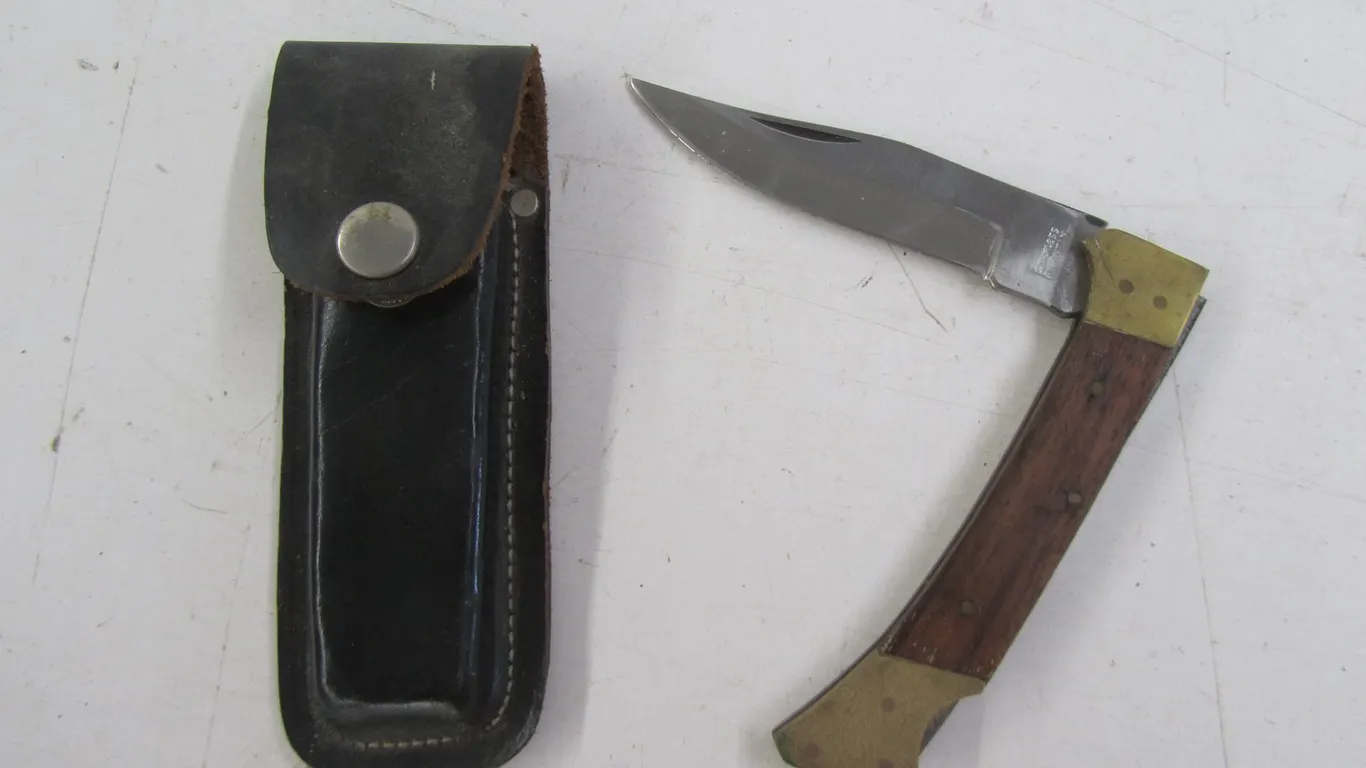 Folding Pocket Knife w/Leather Case