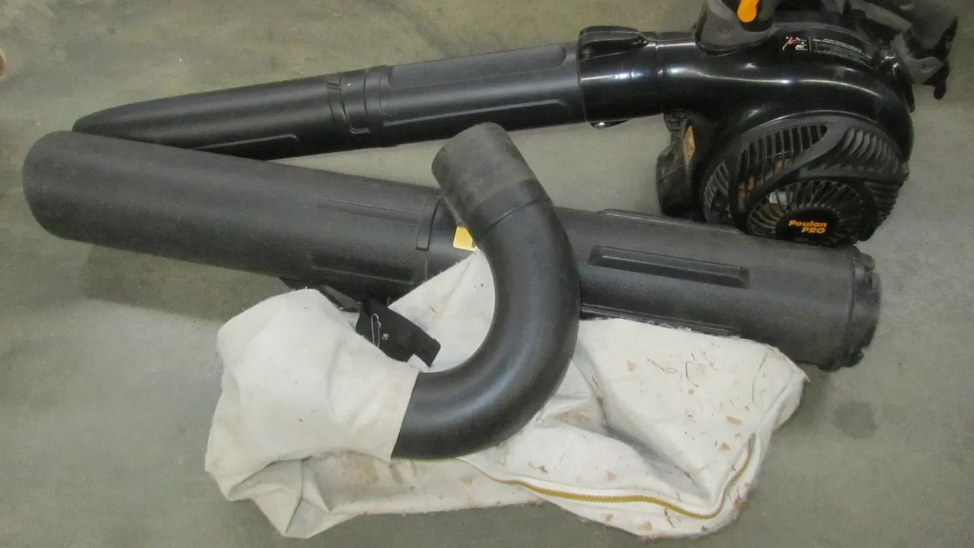 Poulan Pro Blower Vac w/Accessories