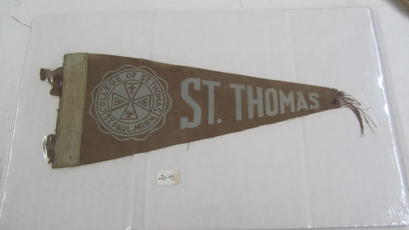 Vintage College Of St. Thomas Pennant