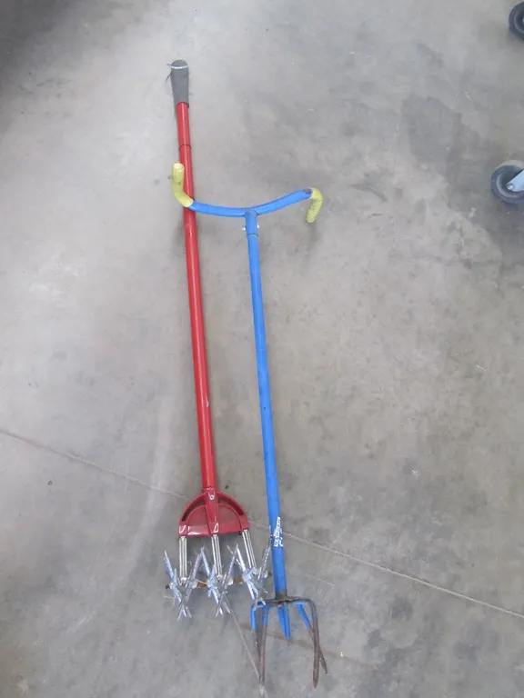 (2) Gardening Tools