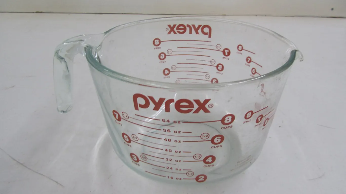 Pyrex 8-Cup Measuring Cup