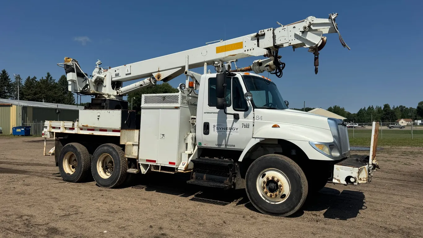 2002 International 7400 DT530 6X4