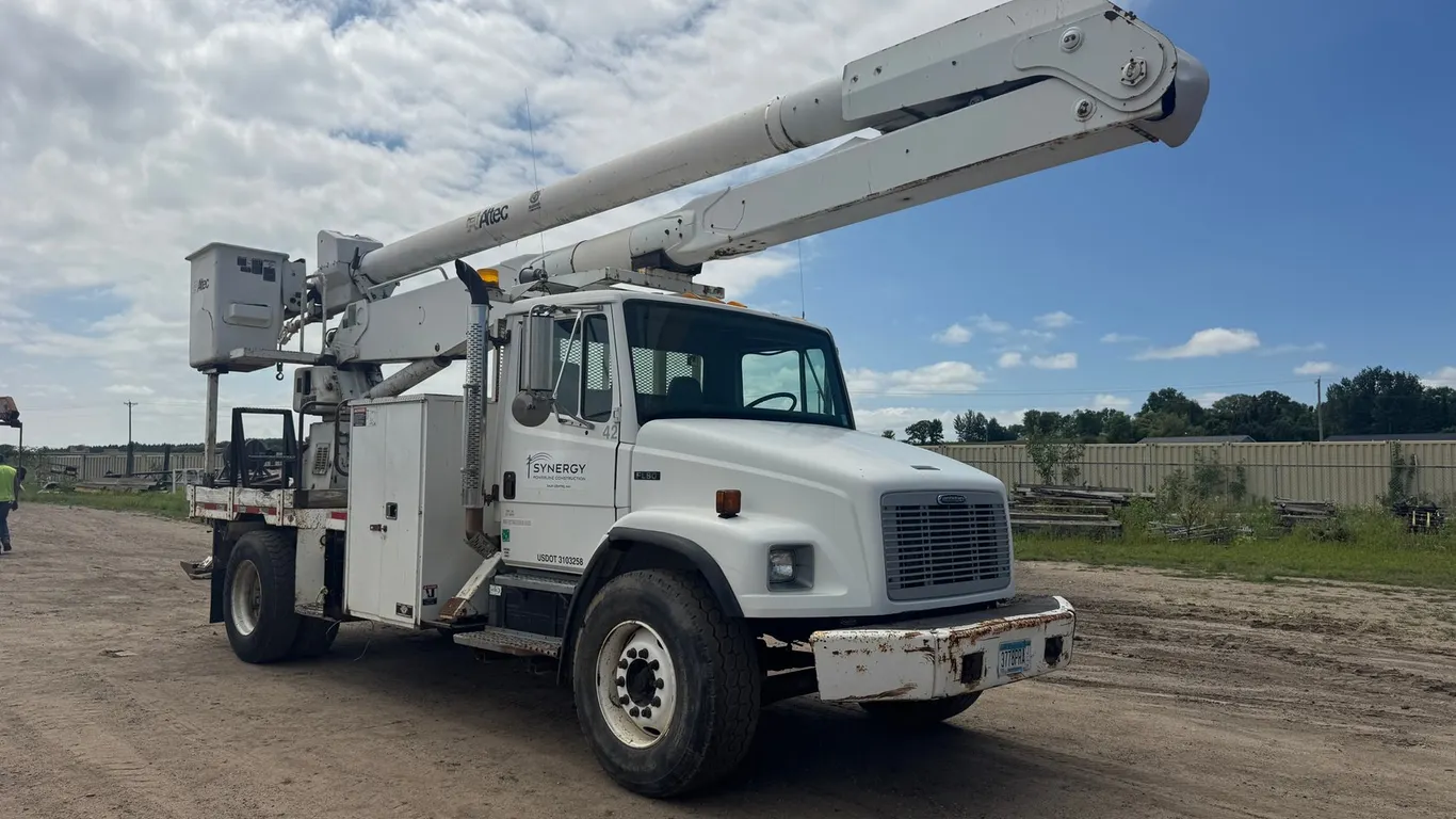 2000 Freightliner FL80 with Altec Bucket