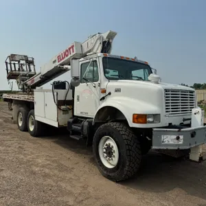2000 IH 4900 Boom Truck