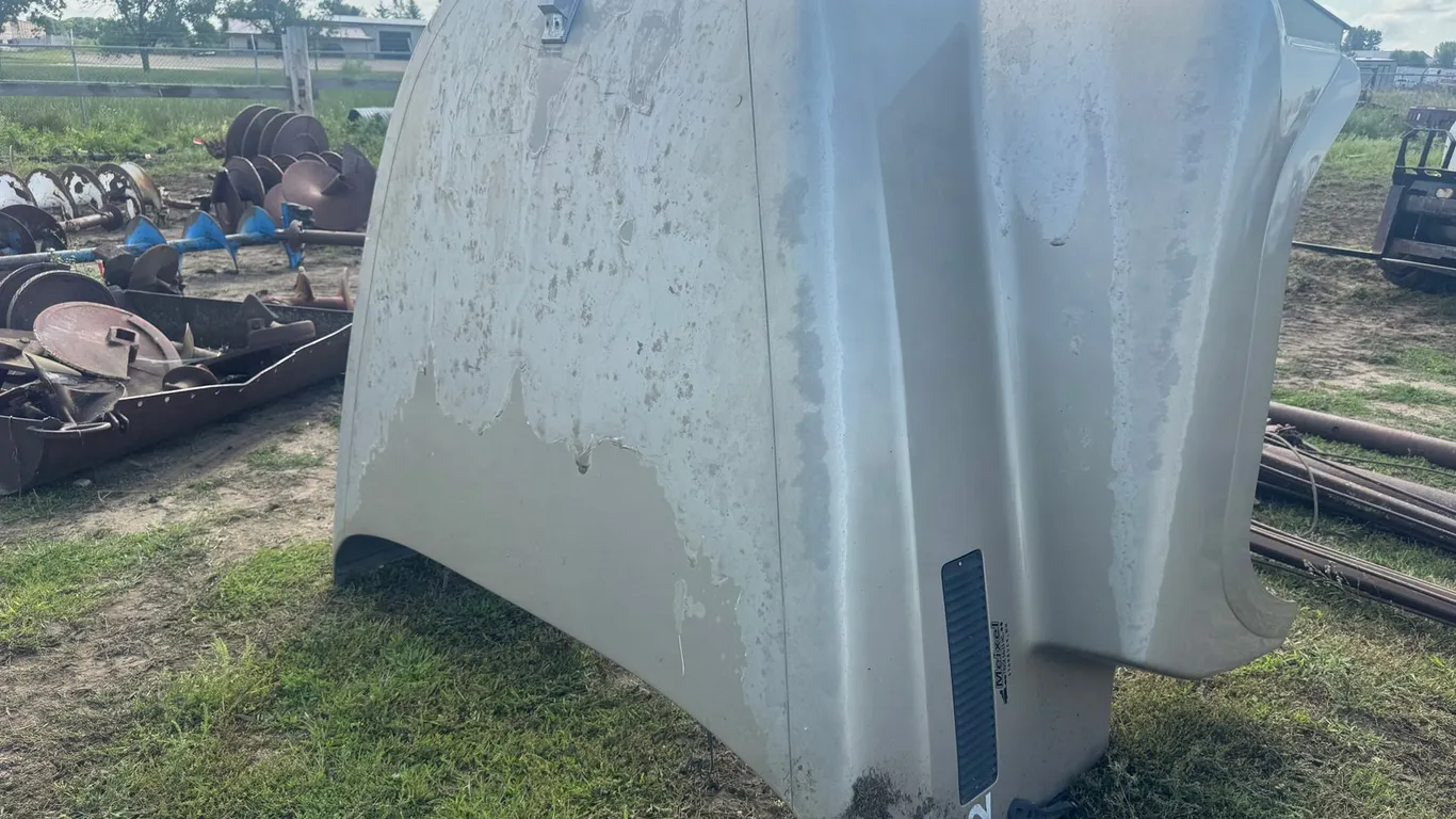 Hood from a Mack 2004 CH613