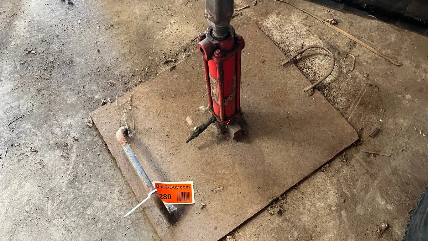 Pneumatic Ram with Plate