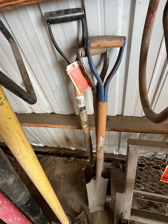 (3) Trenching Shovels