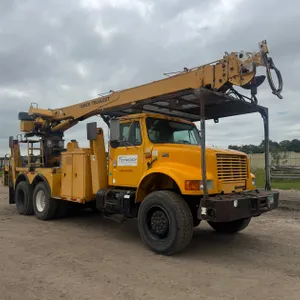 2001 IH 4900 Truck with Terex Telelect Digger Derrick
