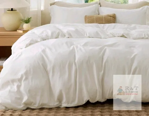 Bedsure GentleSoft™ Microfiber Duvet Cover Set, King Size, White, Includes 1 Duvet Cover and 2 Pillow Shams