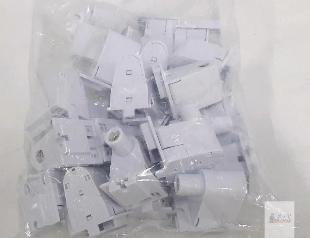 Snap-In HE Fluorescent Lamp Holders, Medium Bi-Pin, T8/T12, 660W 600V, UL CSA, 20+ Qty