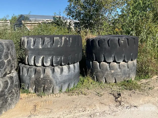 Quantity of (4) 29.5R25 Loader Tires