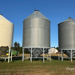 Behlen +/- 3000 bu Hopper Grain Bin