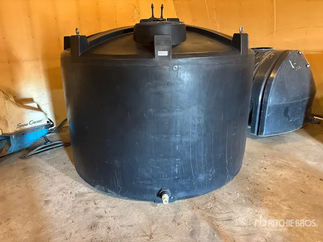 1250 gal Poly Water Tank
