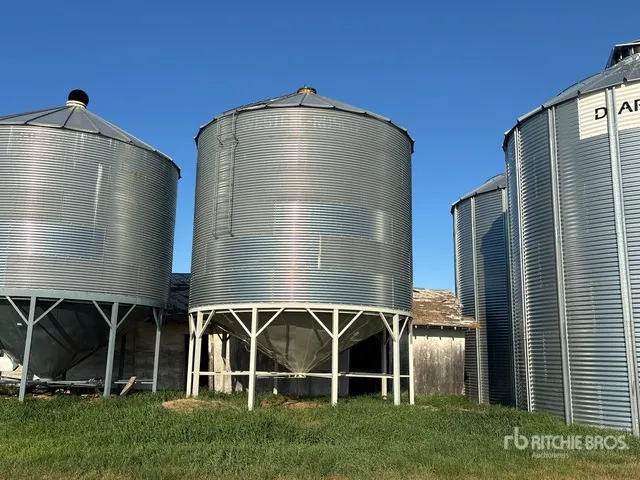 Westeel-Rosco +/- 4500 bu 6 Ring Hopper Grain Bin