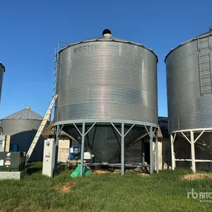 Westeel-Rosco +/- 4000 bu 5 Ring Hopper Grain Bin