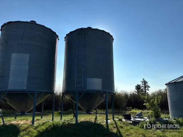 Westeel-Rosco +/- 2200 bu 6 Ring Hopper Grain Bin