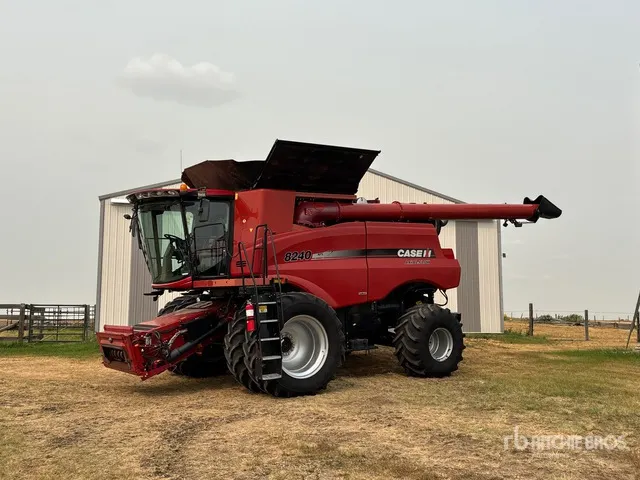 2016 Case IH 8240 Combine Harvester
