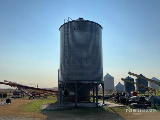 2001 Westeel 1505 +/- 3200 bu 5 Ring Hopper Grain Bin