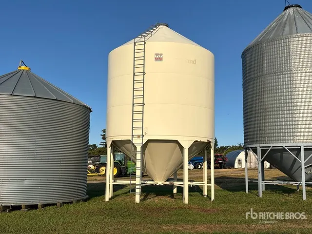 Wheatland 1612ES +/- 91 ton Smooth Wall Hopper Grain Bin