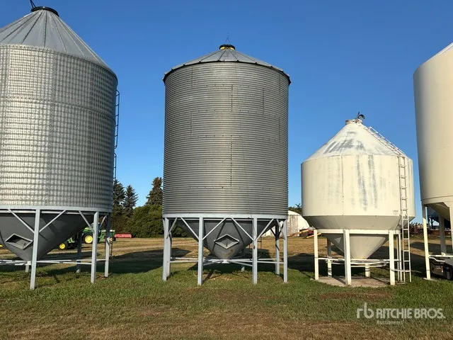 Westeel-Rosco 146 +/- 2200 bu 6 Ring Grain Bin