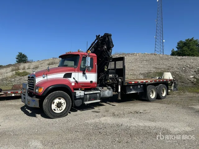 Knuckle Boom on 2005 Mack Granite CV713 6x4 Boom Truck