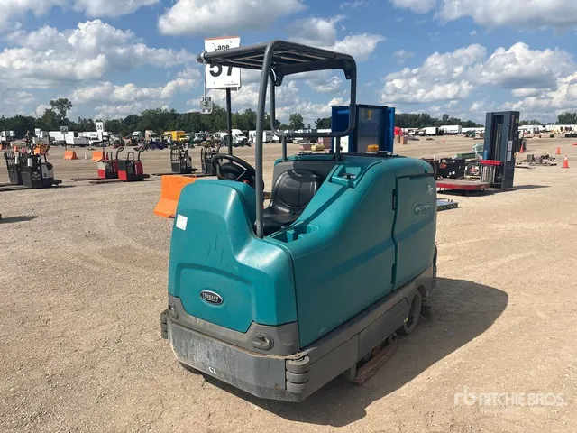 Tennant Ride-On Electric Floor Scrubber