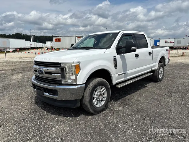 2017 Ford F-250 XLT 4x4 Crew Cab Pickup