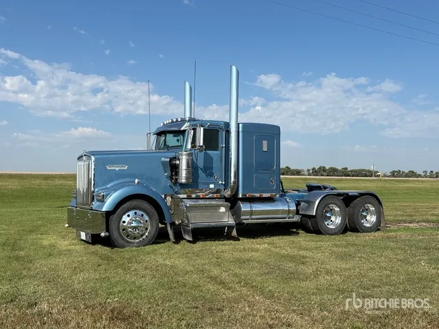 2000 Kenworth W900B 6x4 T/A Sleeper Truck Tractor