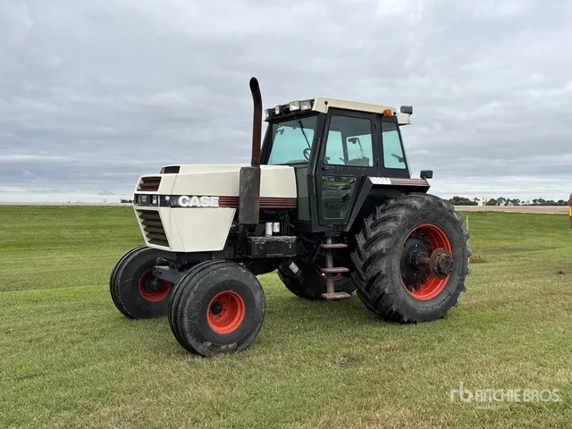 1983 Case IH 2394 2WD Tractor