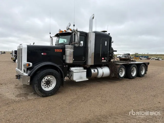 2014 Peterbilt 388 8x4 Sleeper Winch Truck