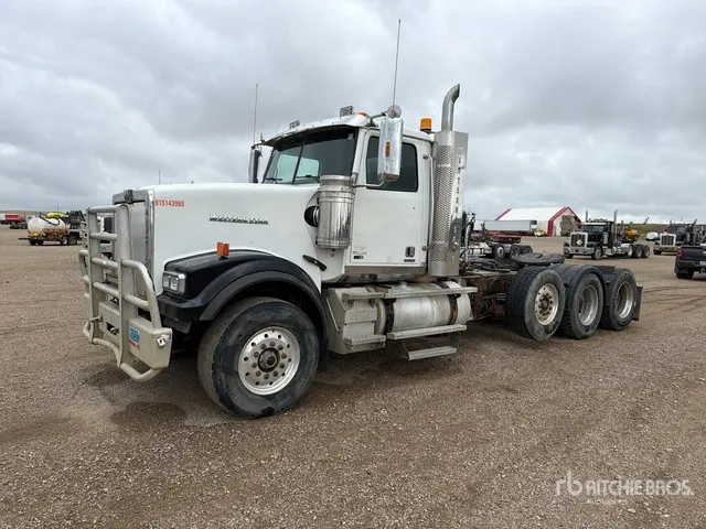 2014 Western Star 4900FA 8x4 Tri/A Day Cab Truck Tractor