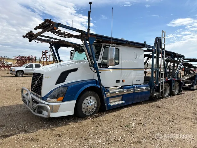 2007 Volvo VNL430 6x4 Sleeper Car Carrier Truck