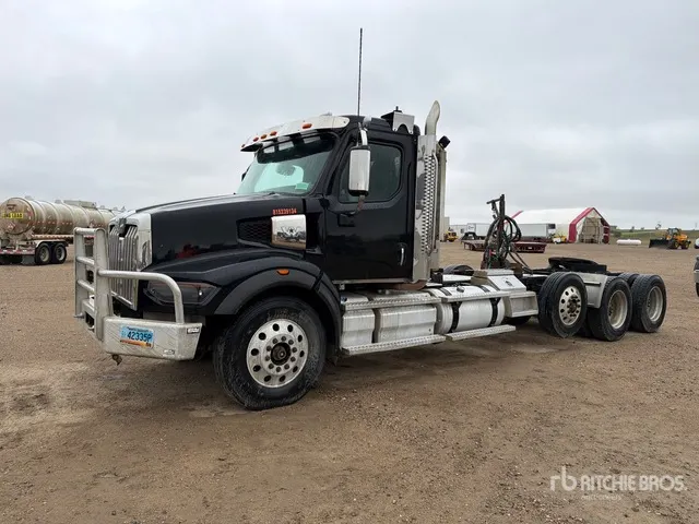 2023 Western Star 49X 8x4 Tri/A Day Cab Truck Tractor