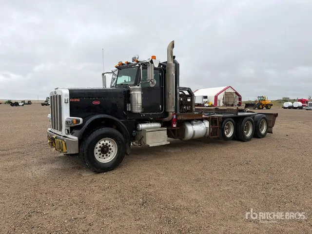 2012 Peterbilt 388 8x4 Winch Truck