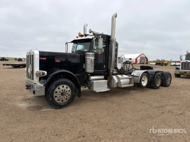 2013 Peterbilt 389 8x4 Tri/A Day Cab Truck Tractor