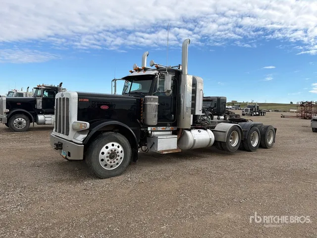 2013 Peterbilt 389 8x4 Tri/A Day Cab Truck Tractor
