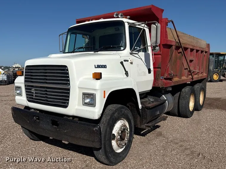 1995 Ford L8000 dump truck