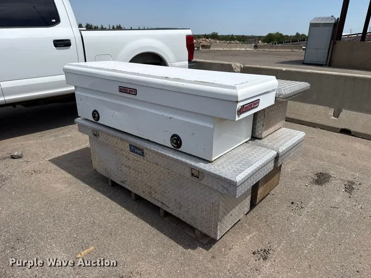 (4) toolboxes